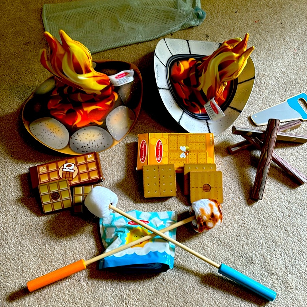 Melissa and Doug campfire and s’more set